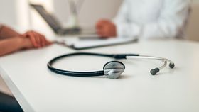 VIDEO Reguli noi la acordarea concediilor medicale! Ce schimbări au apărut?